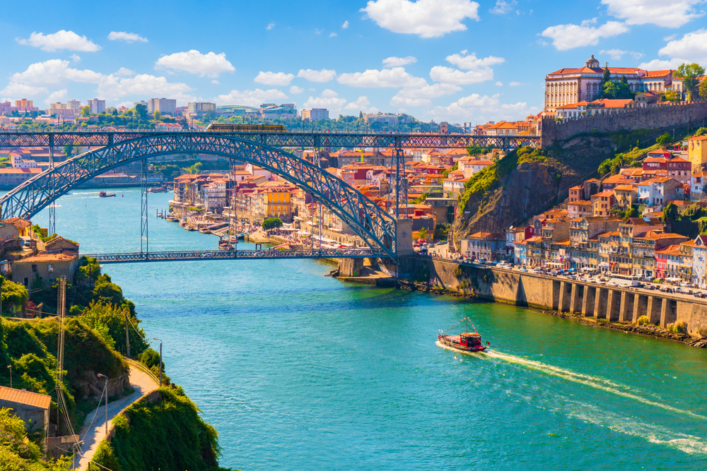 Annonces d'hôtels à la vente à Porto au Portugal