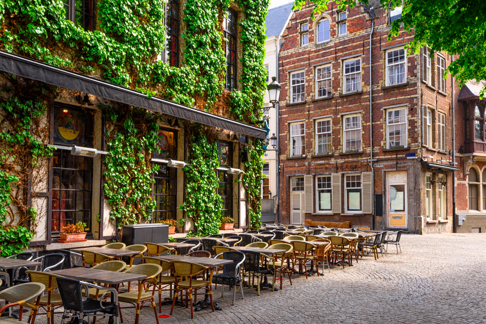 GRAVITAO, agencia inmobiliaria especializada en la venta de hoteles en Bélgica
